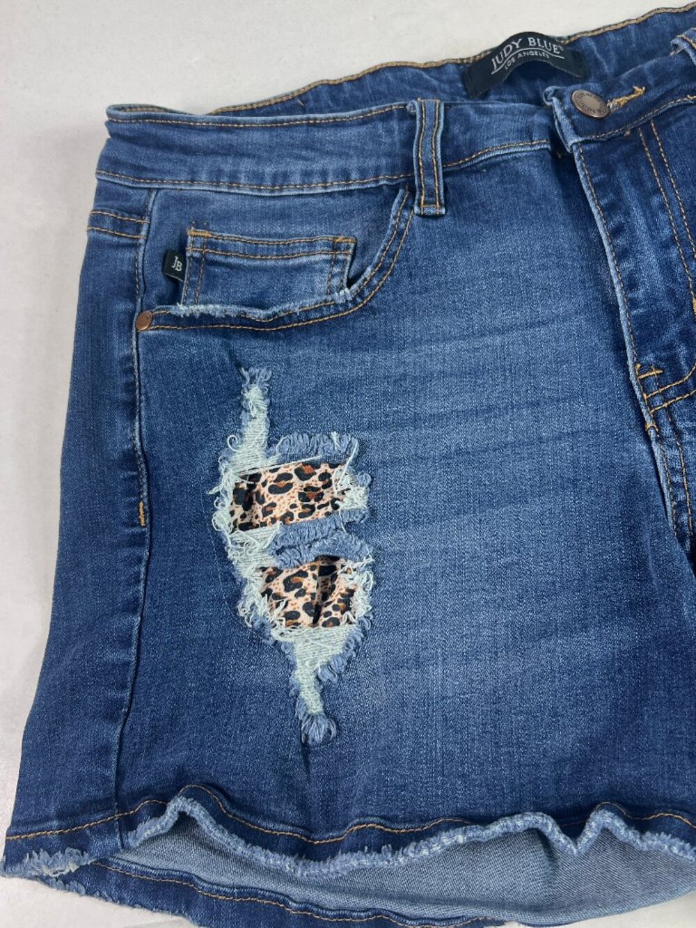 Judy Blue Shorts Women's 31* Mid Rise Blue Faded Distressed Denim Jorts Tag L - Picture 2 of 16